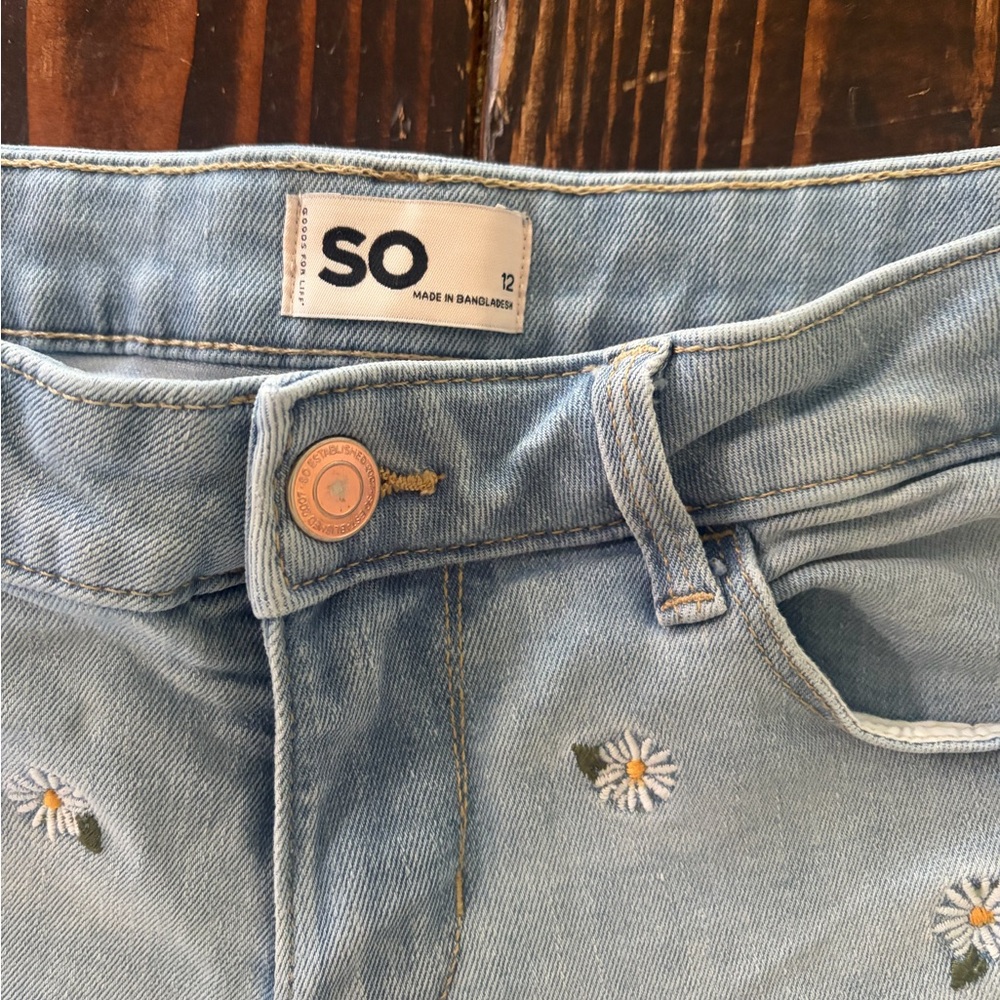 SO Girls Light‎ Blue Floral Jean Shorts - Picture 2 of 3